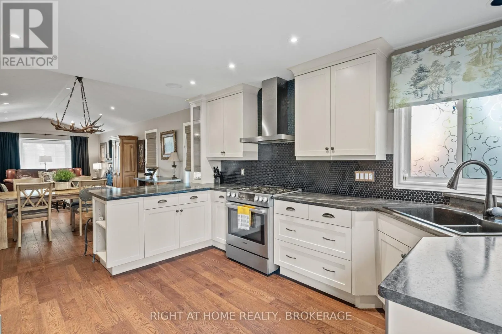 3981 HONEYSUCKLE CRESCENT