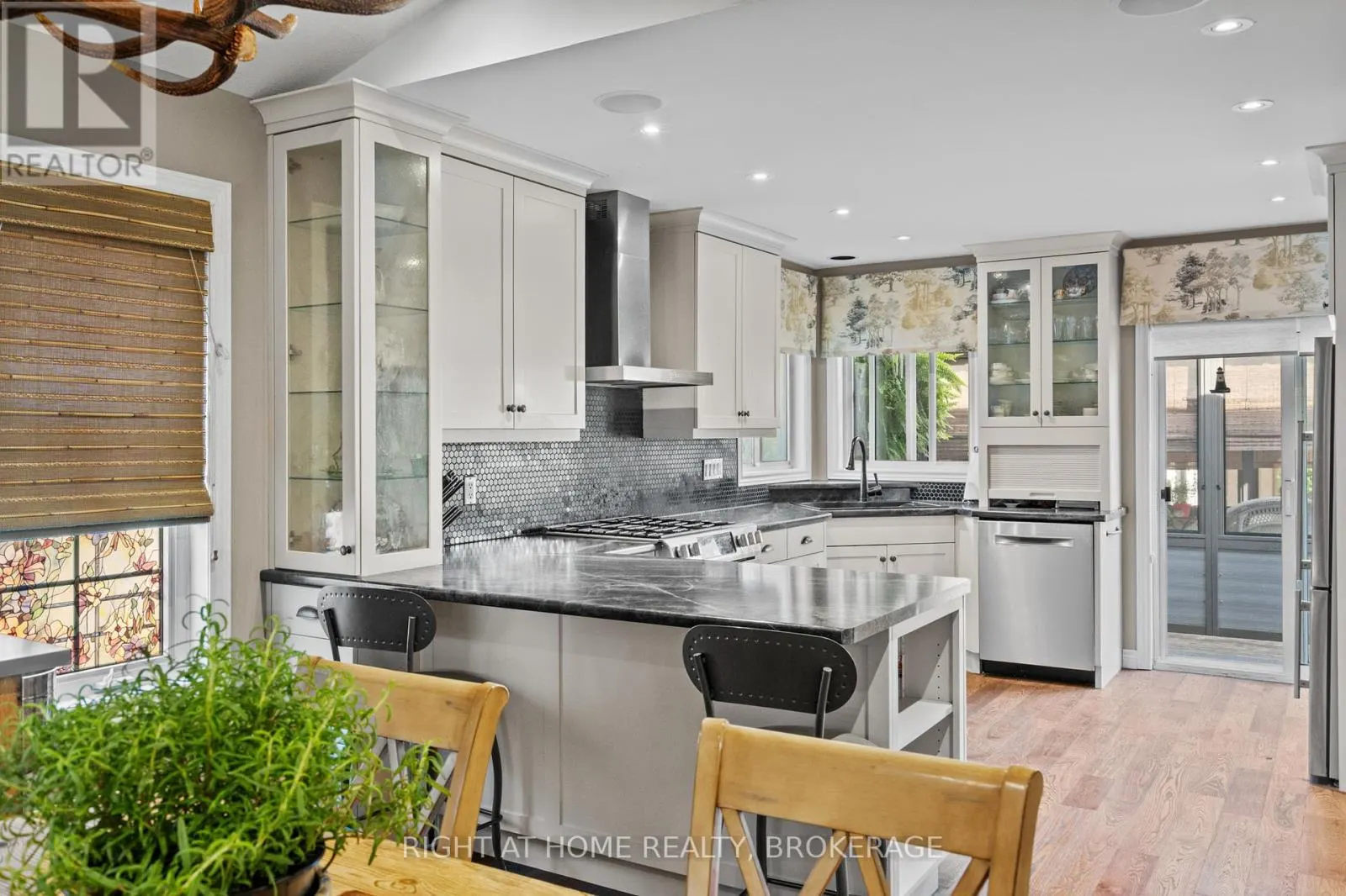 3981 HONEYSUCKLE CRESCENT