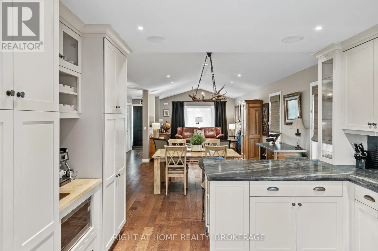 3981 HONEYSUCKLE CRESCENT
