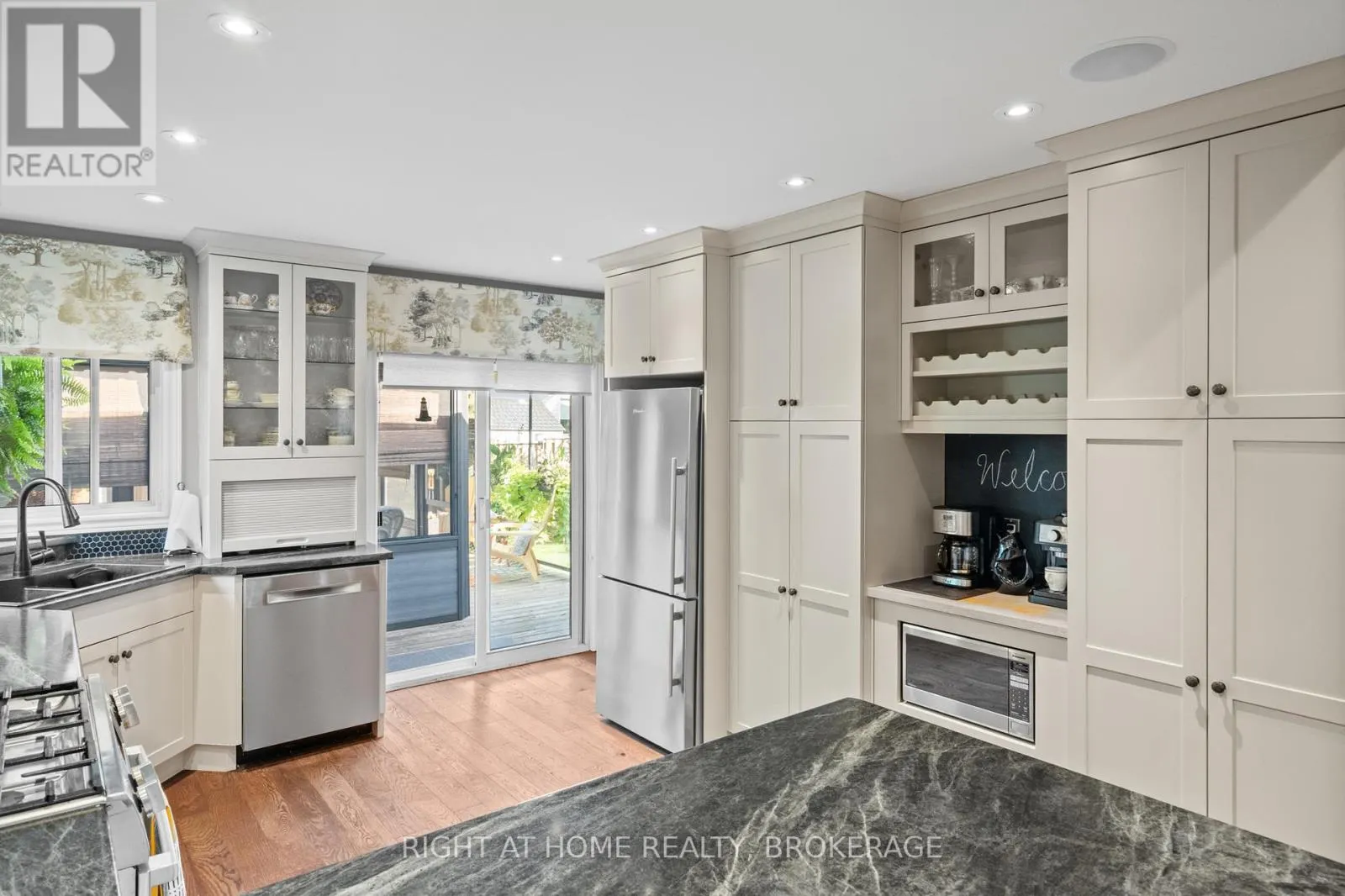 3981 HONEYSUCKLE CRESCENT