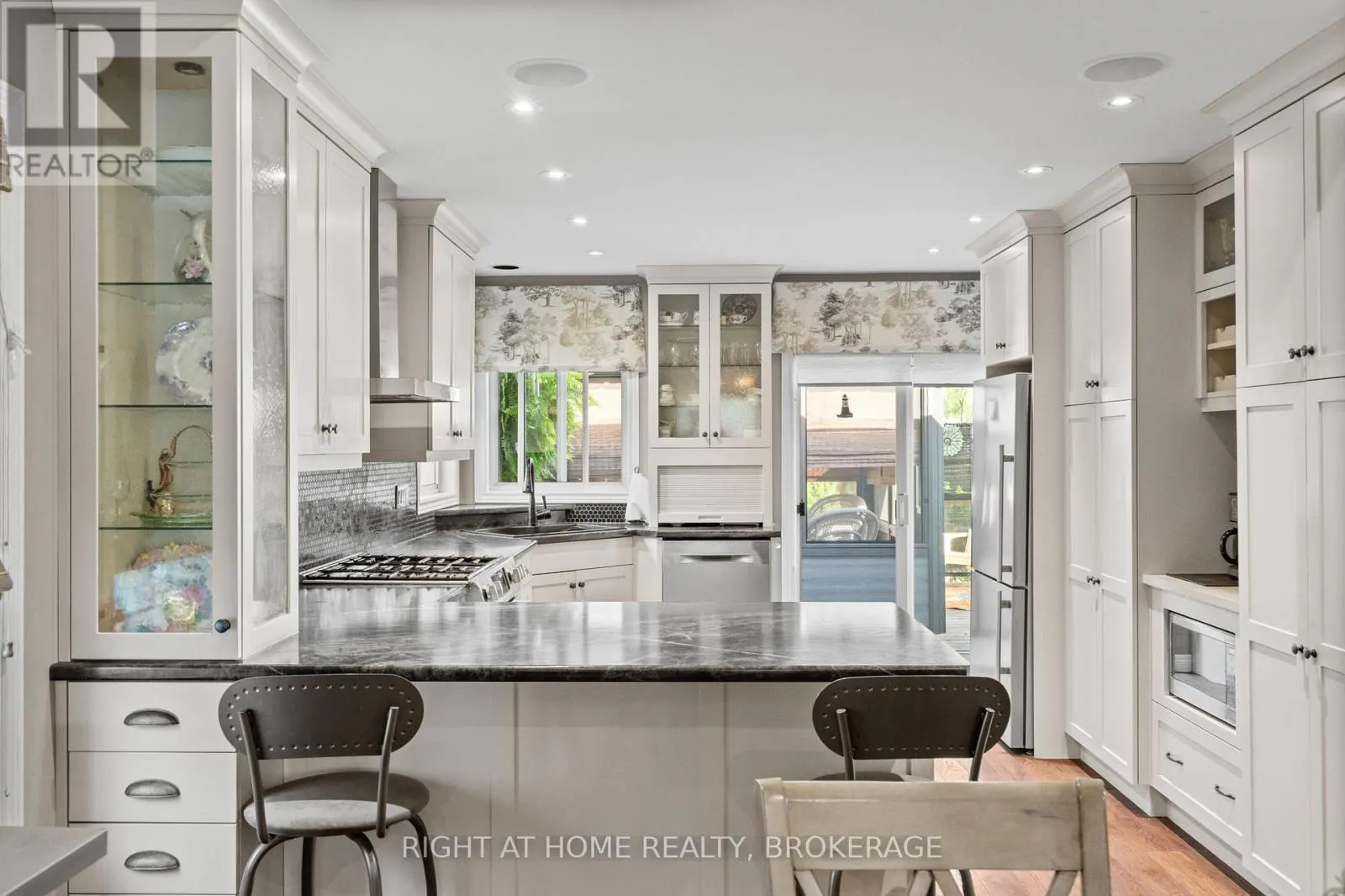 3981 HONEYSUCKLE CRESCENT