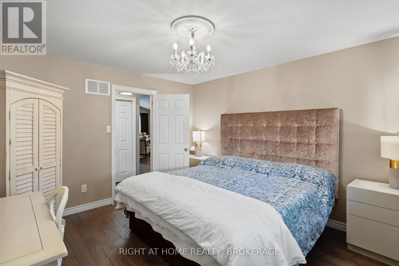 3981 HONEYSUCKLE CRESCENT