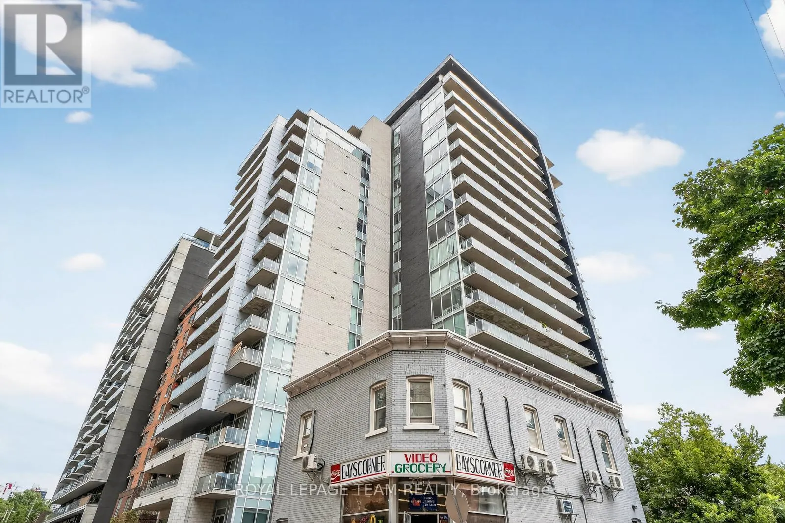 416 - 255 BAY STREET