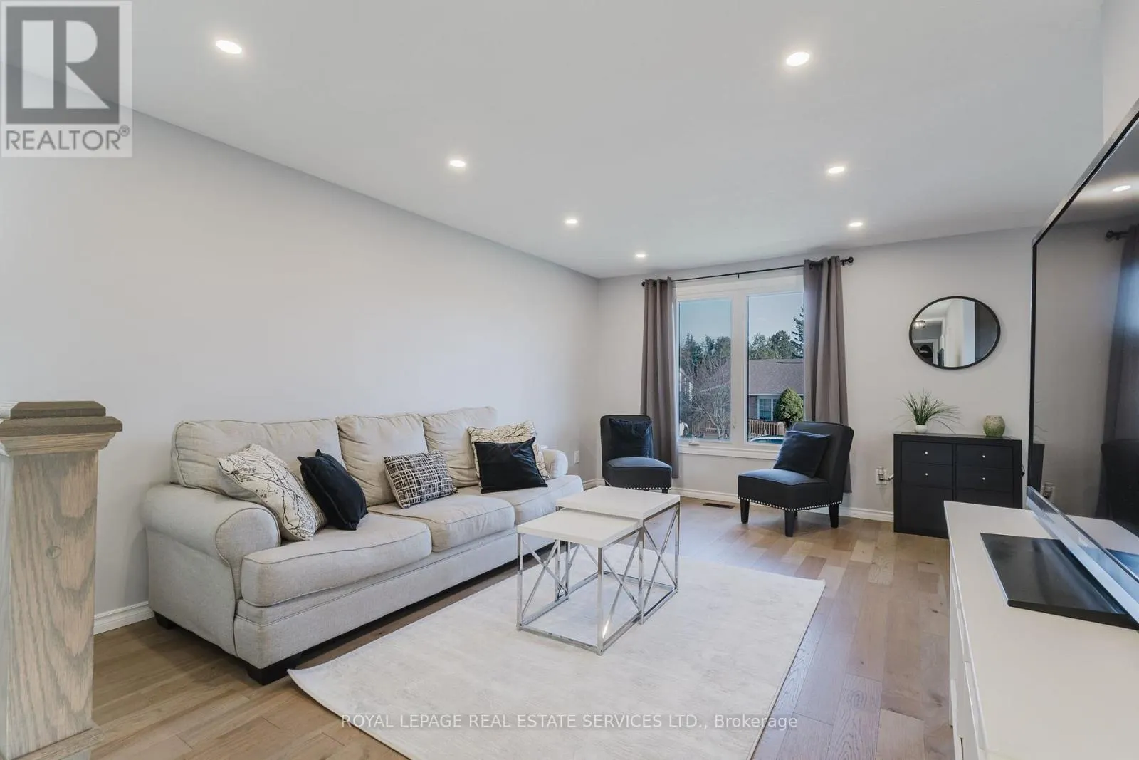 19 SOUTHGLEN ROAD