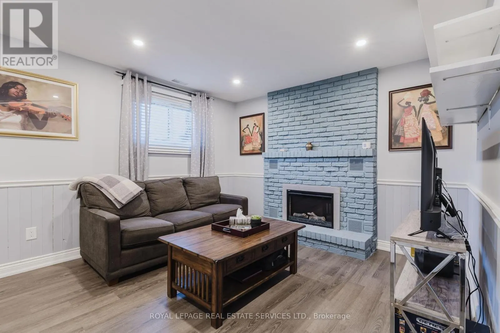 19 SOUTHGLEN ROAD