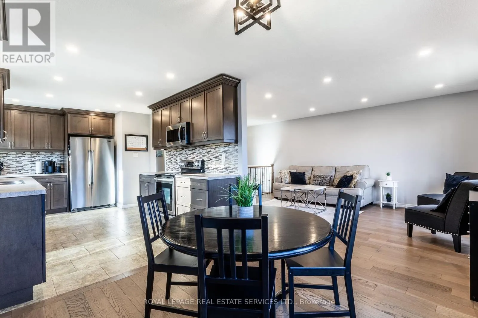 19 SOUTHGLEN ROAD