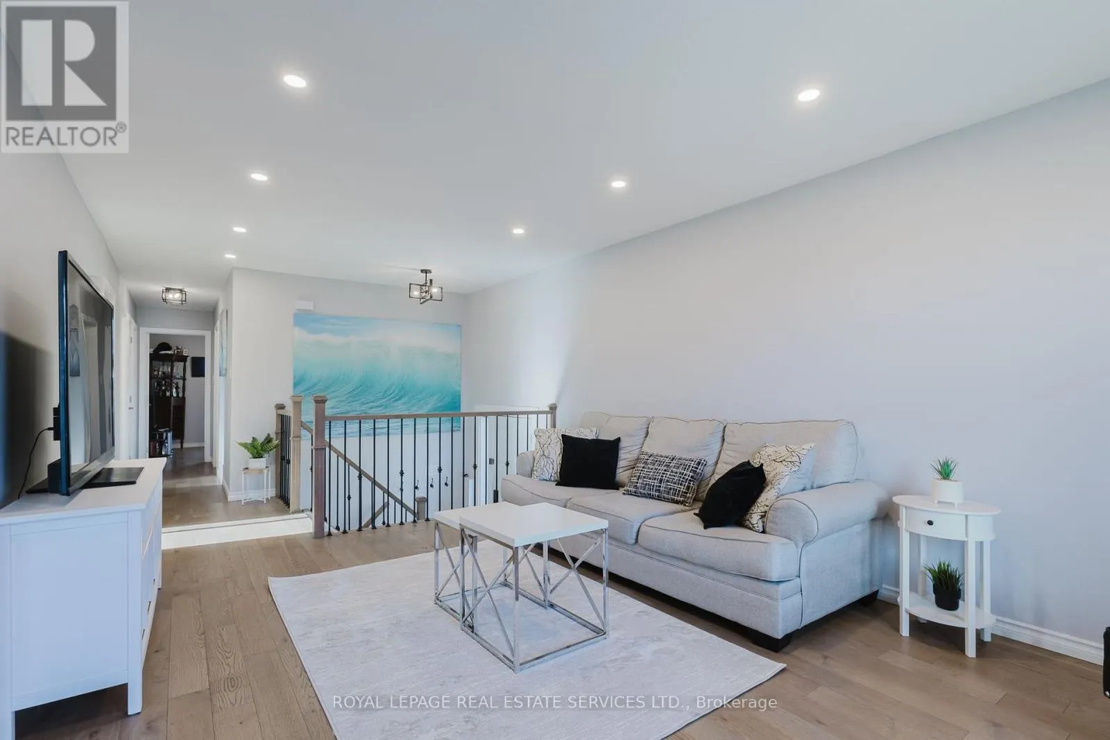 19 SOUTHGLEN ROAD
