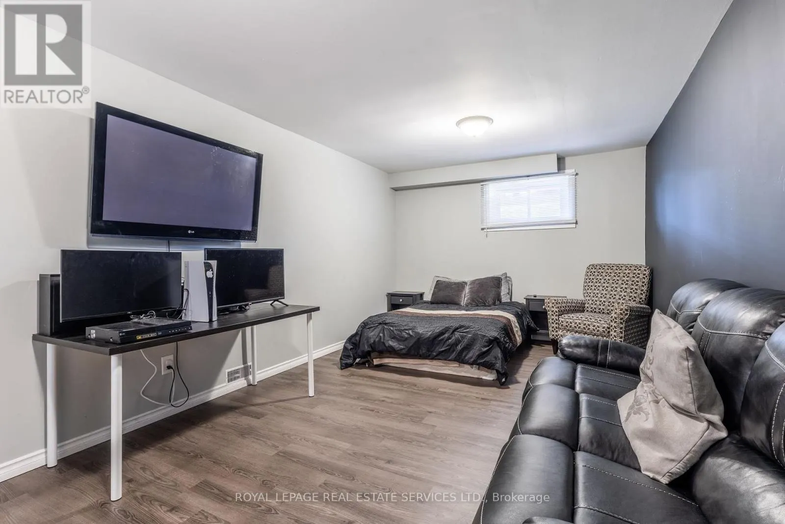 19 SOUTHGLEN ROAD