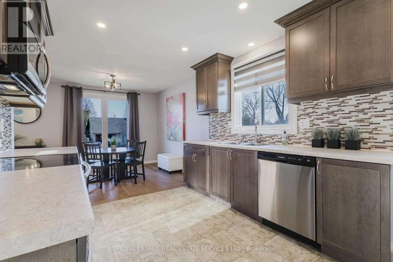 19 SOUTHGLEN ROAD