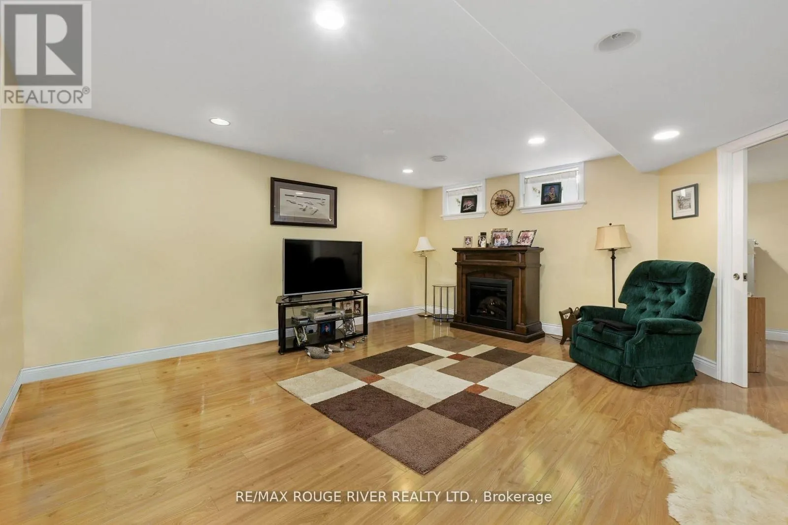101 - 120 UNIVERSITY AVENUE E, #101