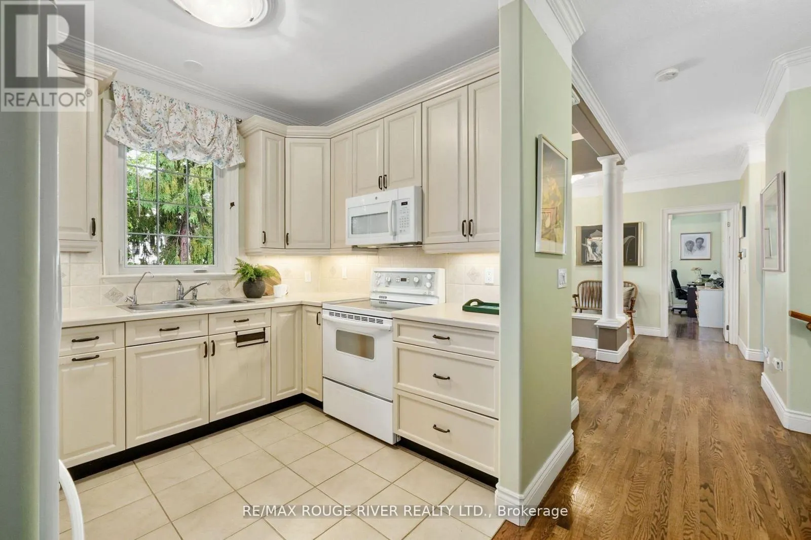 101 - 120 UNIVERSITY AVENUE E, #101