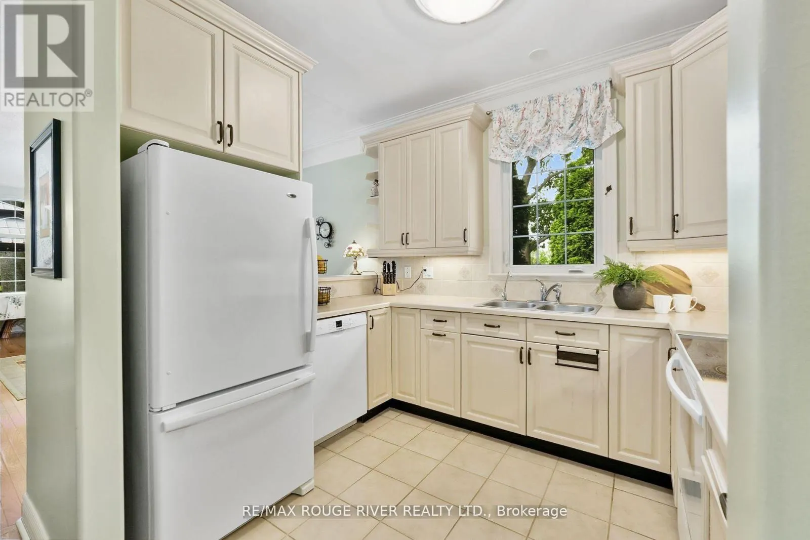 101 - 120 UNIVERSITY AVENUE E, #101