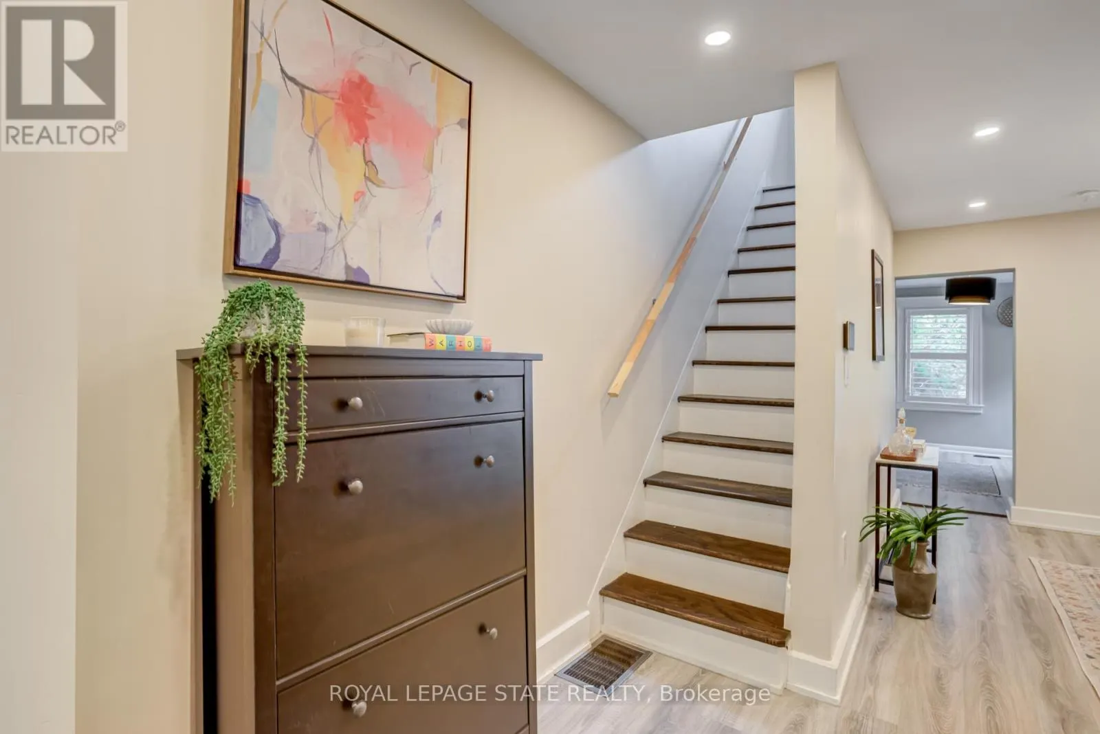 39 EAST BEND AVENUE S