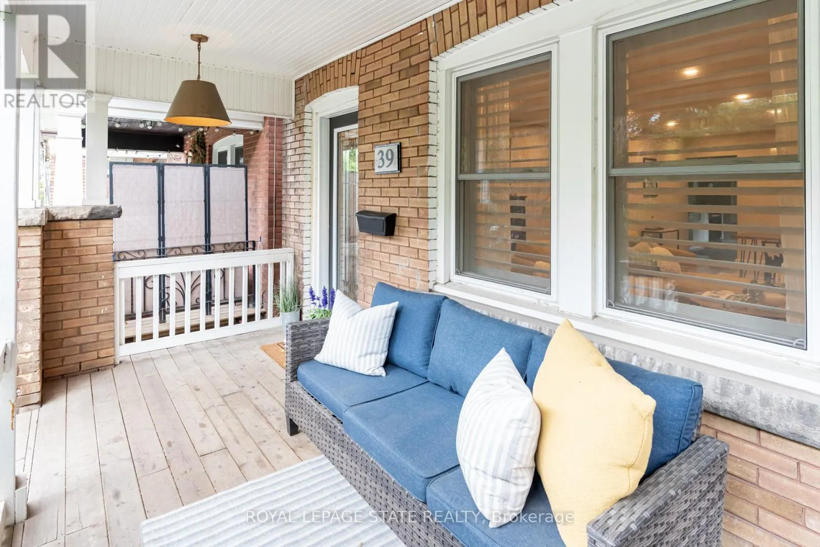 39 EAST BEND AVENUE S