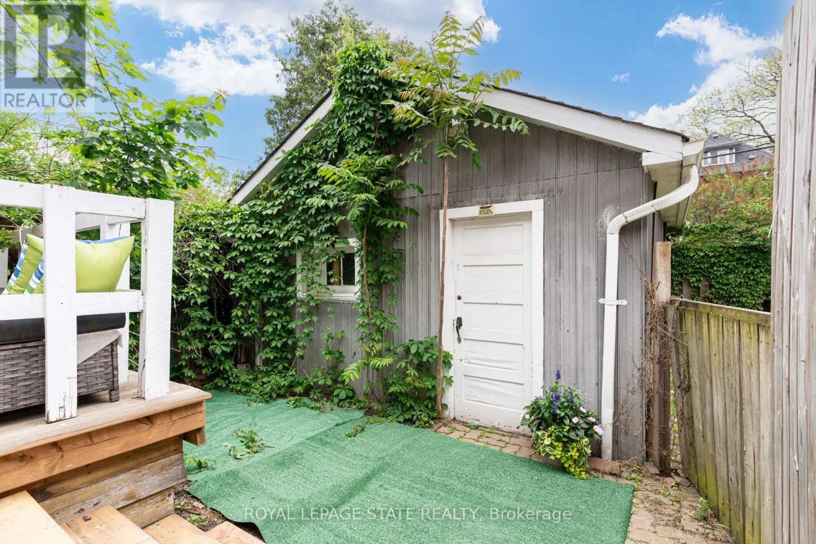 39 EAST BEND AVENUE S