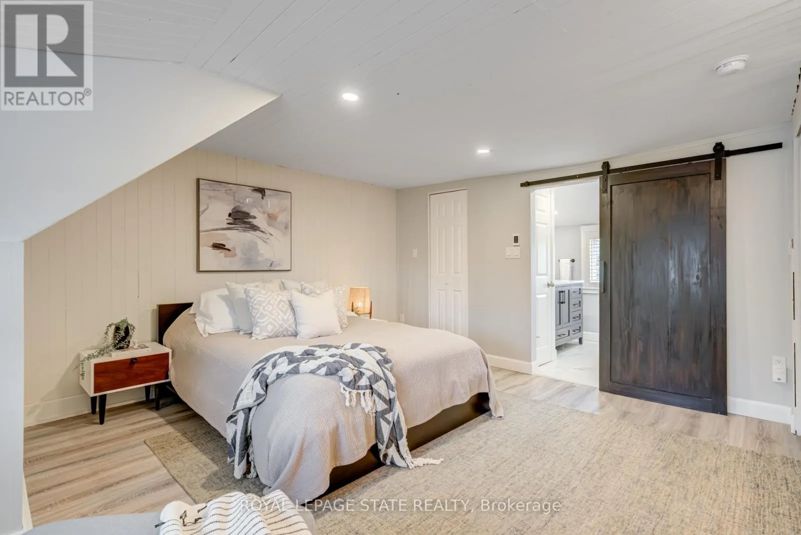 39 EAST BEND AVENUE S