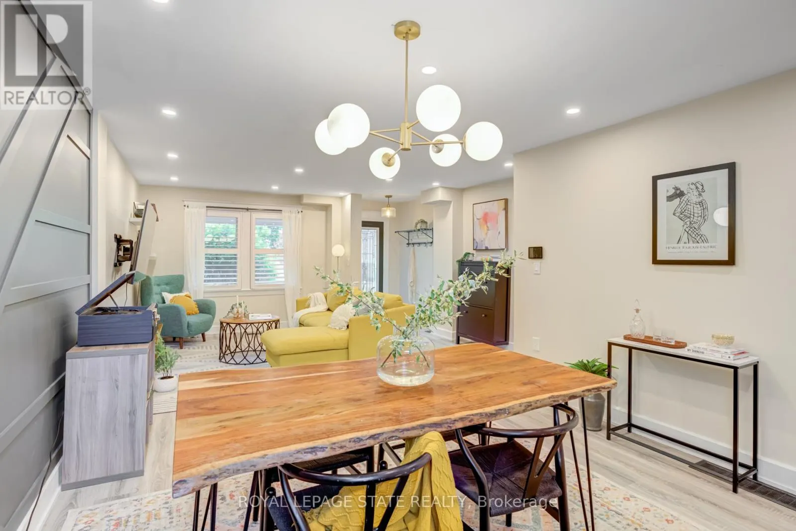 39 EAST BEND AVENUE S