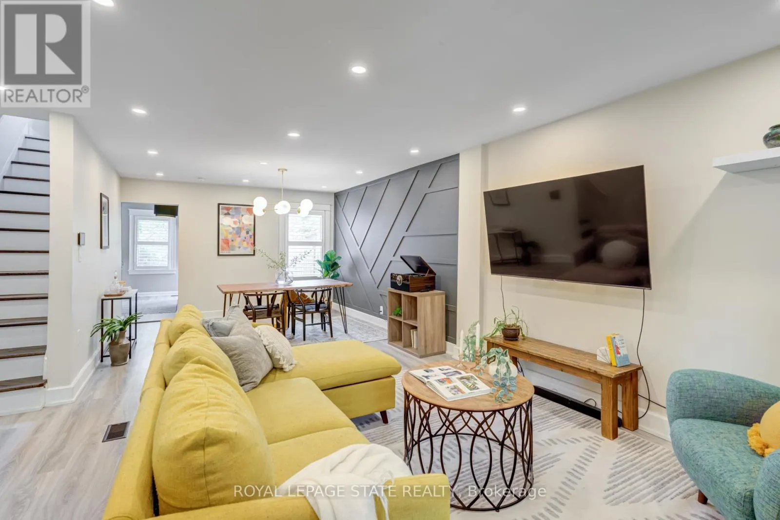 39 EAST BEND AVENUE S