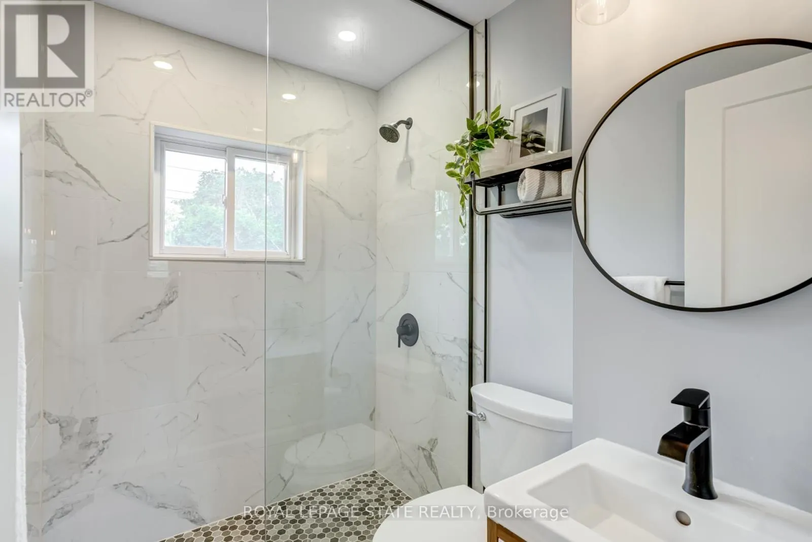 39 EAST BEND AVENUE S