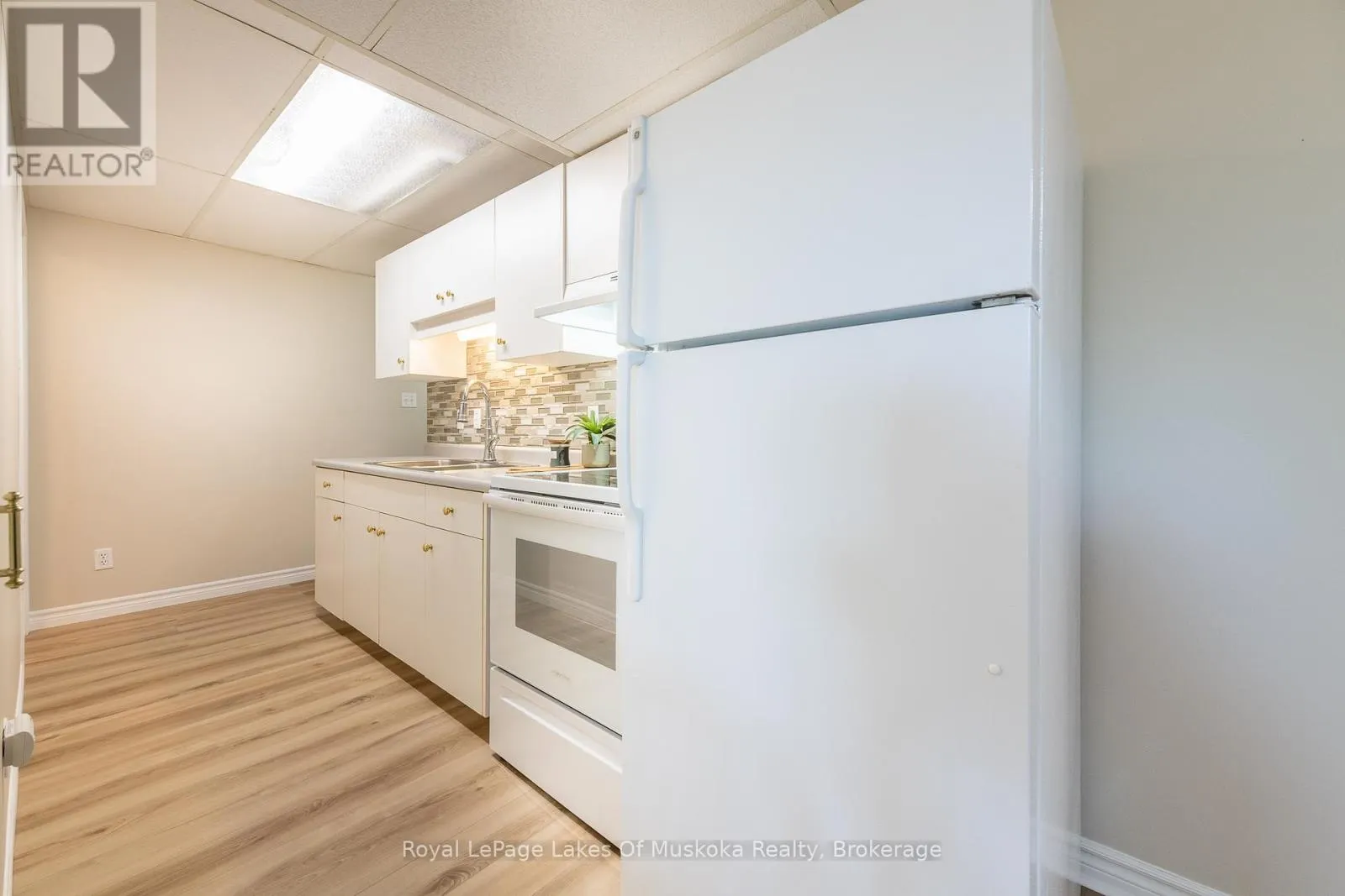 284 SOUTH FAIRY LAKE ROAD