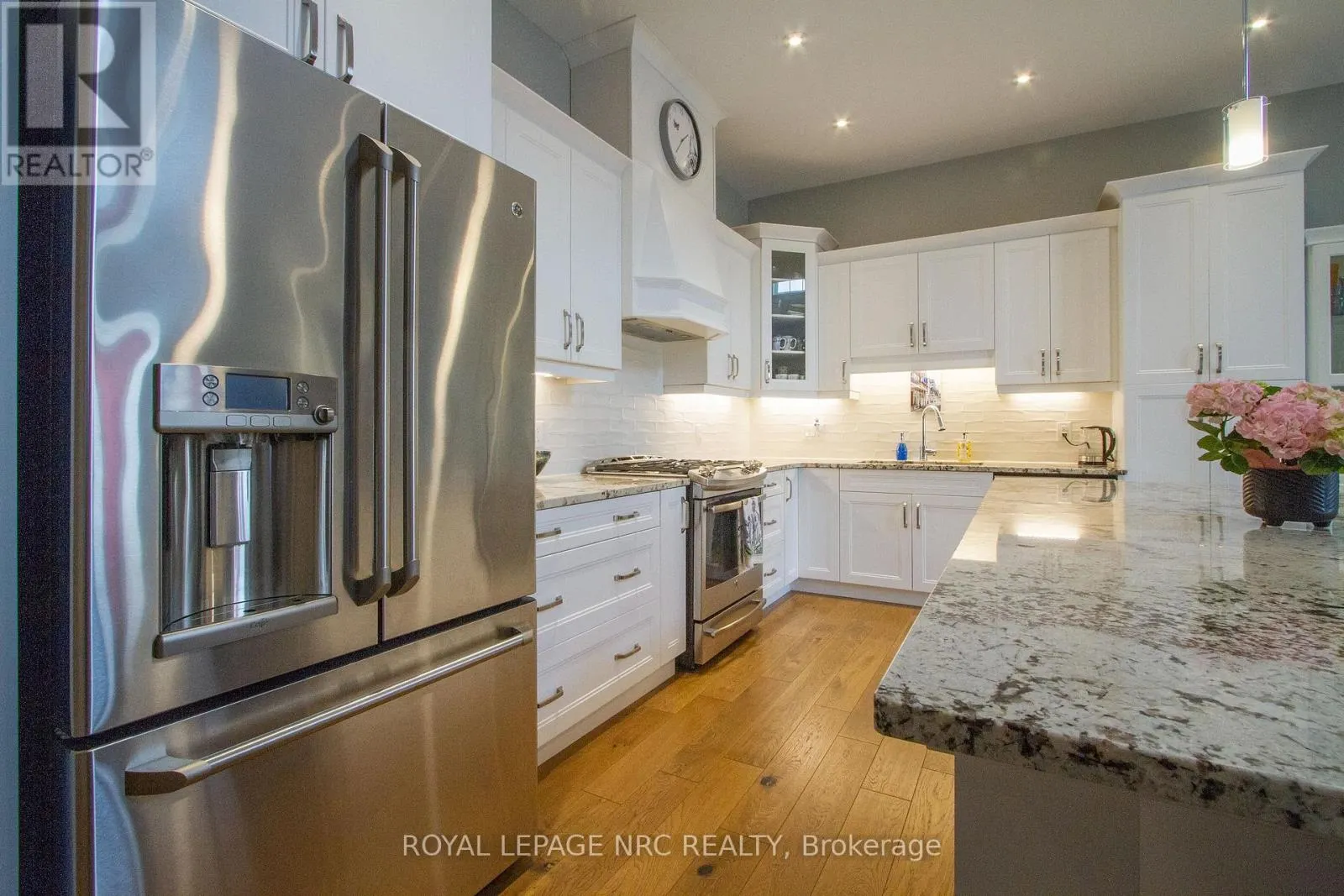 62 - 3232 MONTROSE ROAD, #62