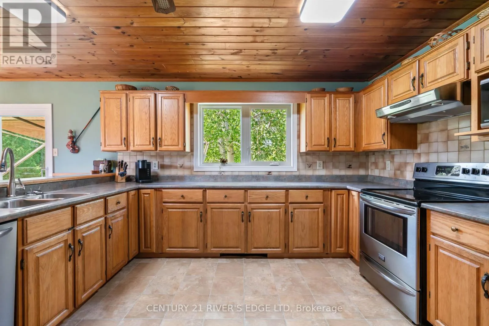 814 PLUMHOLLOW ROAD