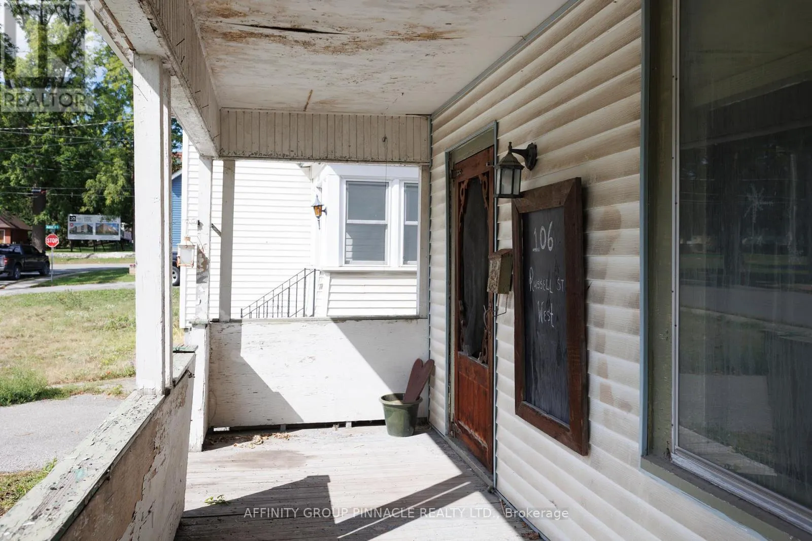 106 RUSSELL STREET W