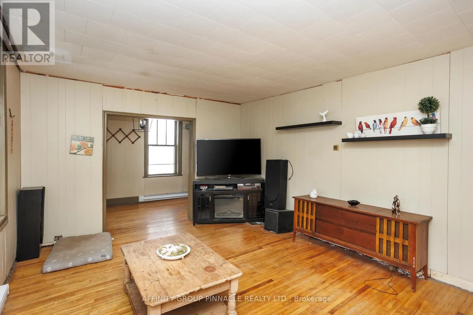 106 RUSSELL STREET W