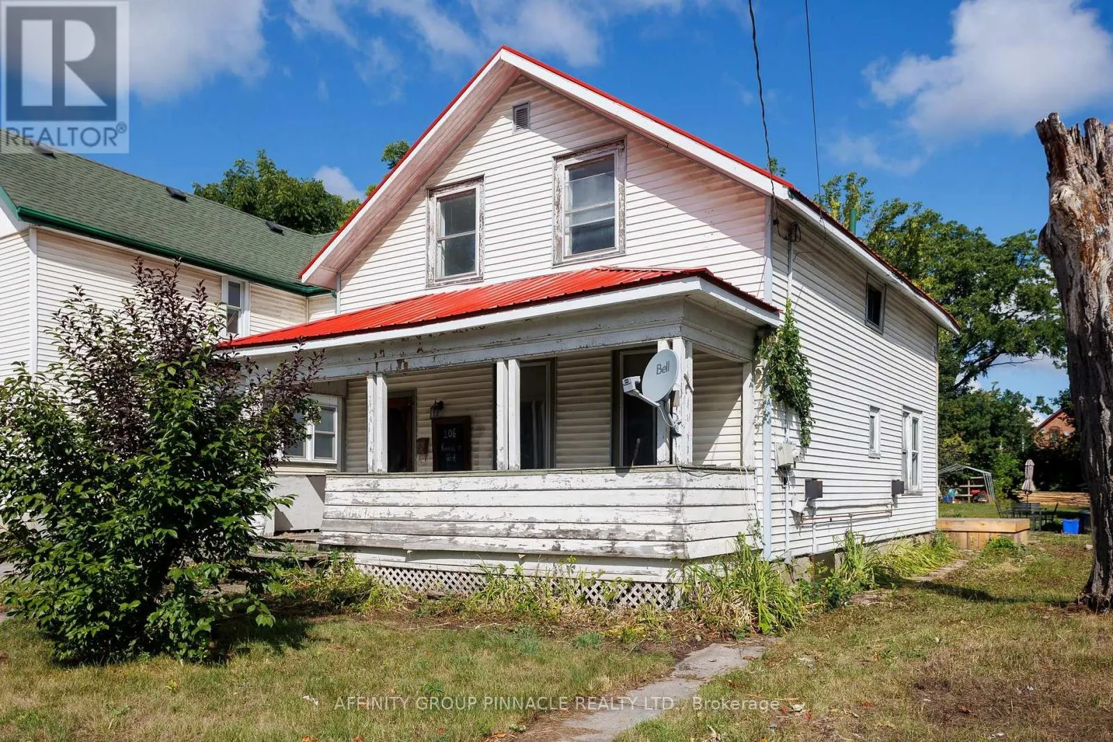 106 RUSSELL STREET W