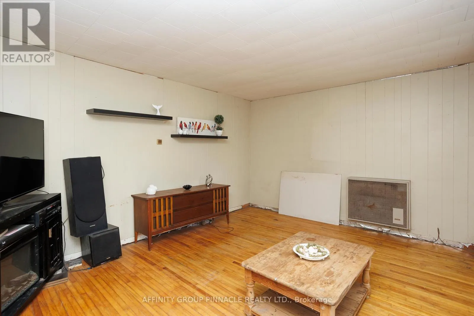 106 RUSSELL STREET W