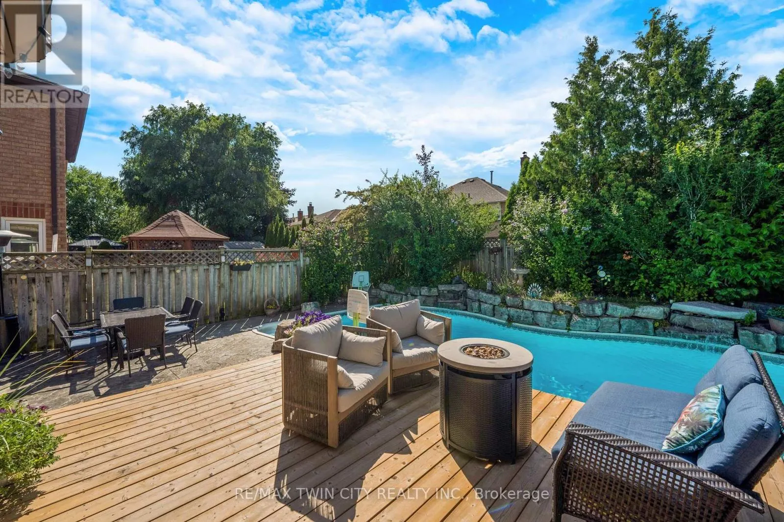 477 BURNETT AVENUE