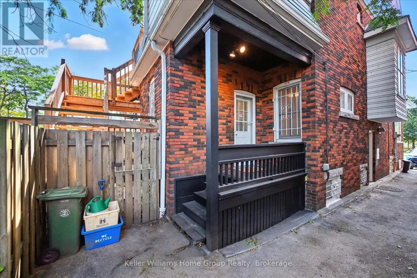 1047 MAIN STREET E