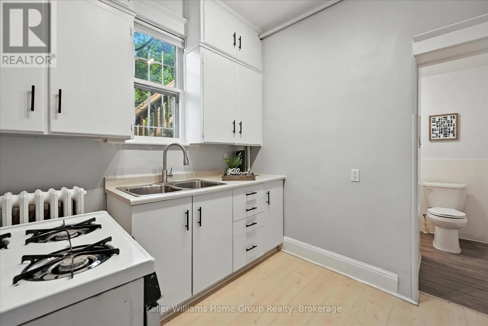 1047 MAIN STREET E