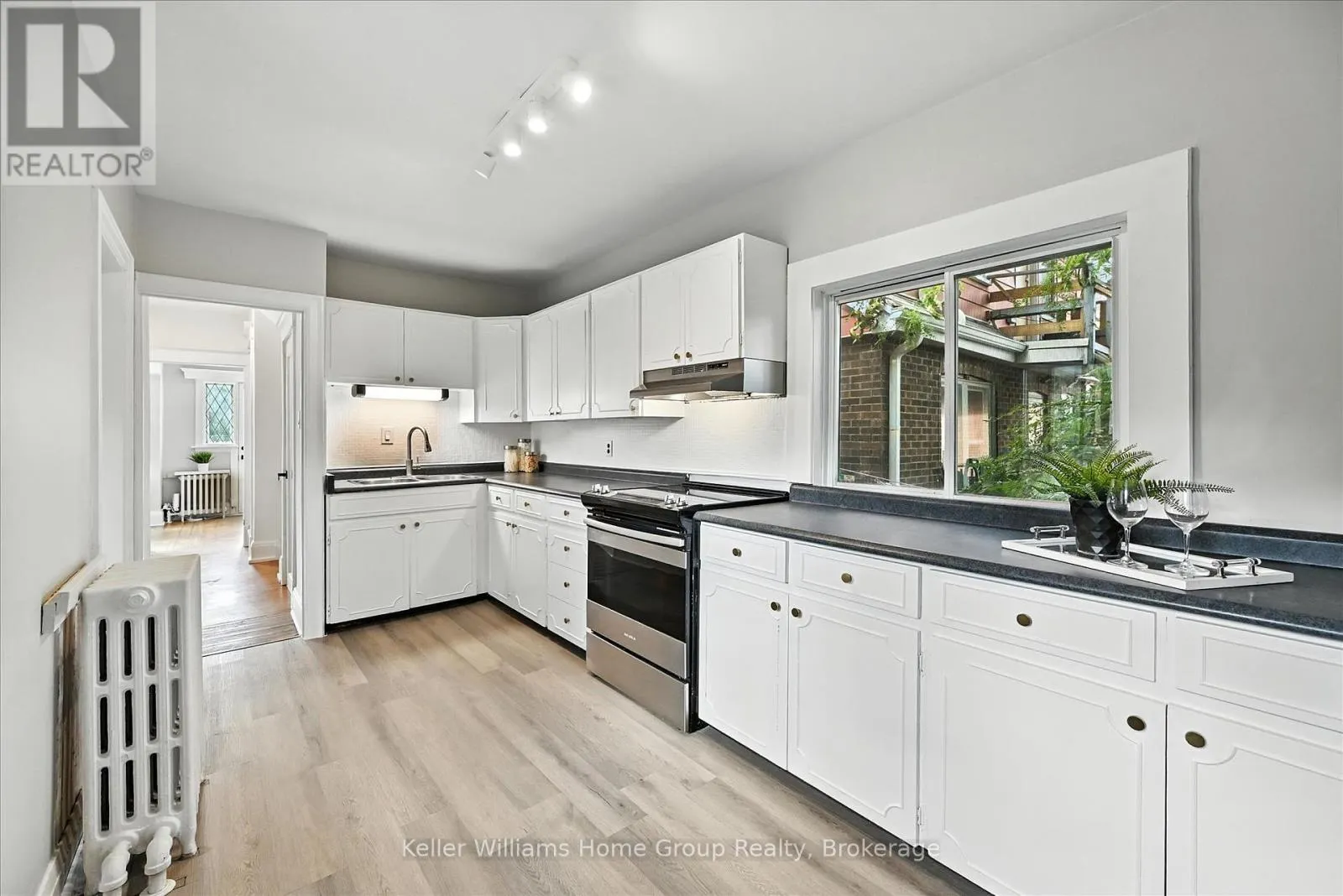 1047 MAIN STREET E