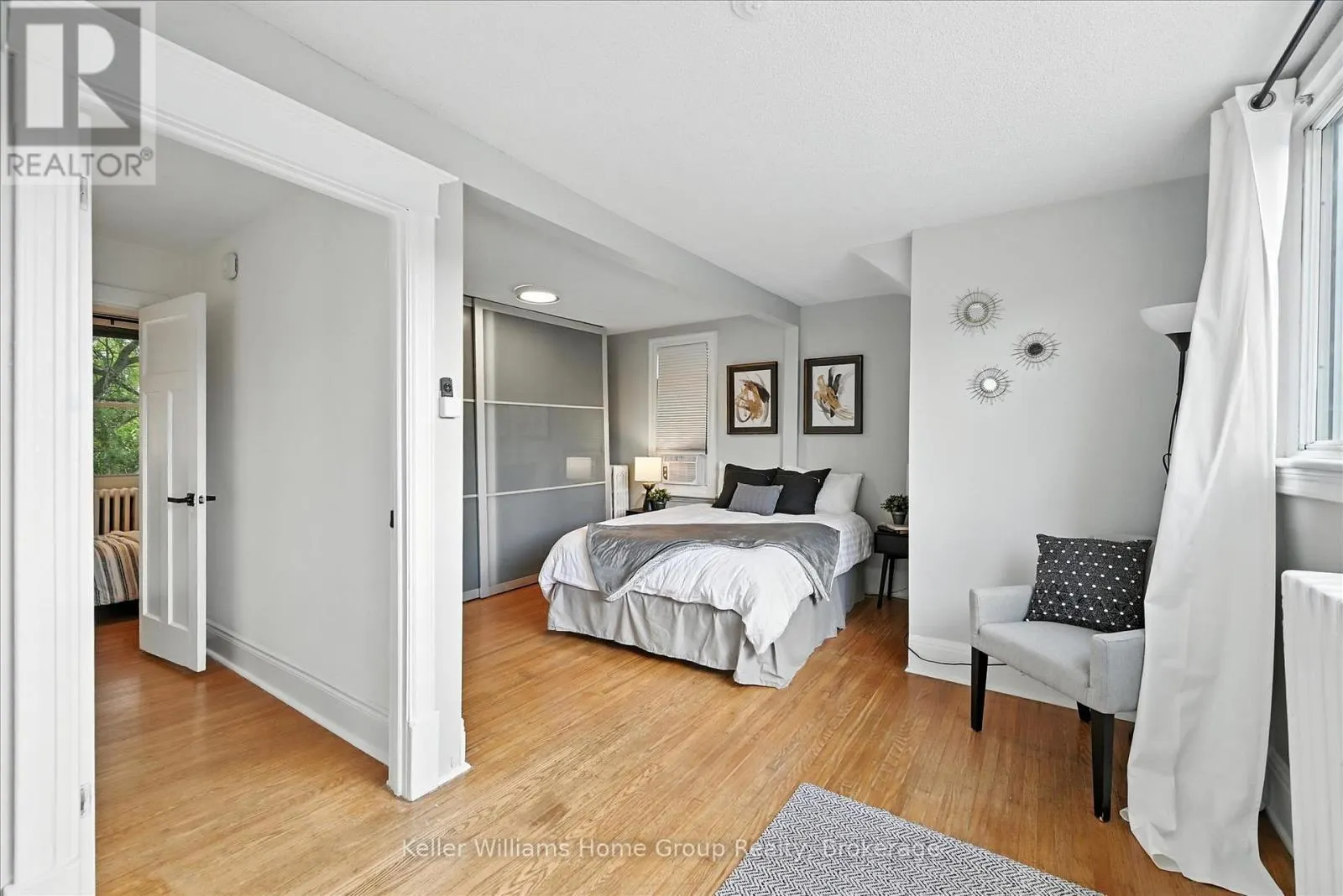 1047 MAIN STREET E