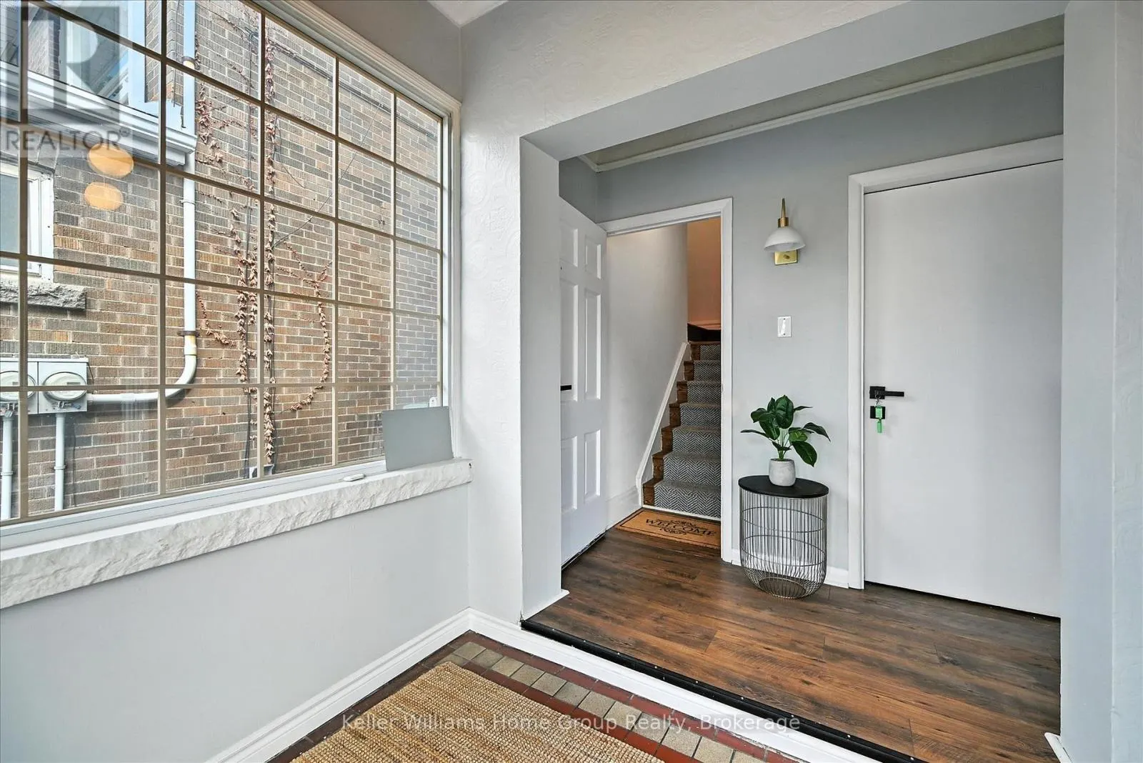 1047 MAIN STREET E