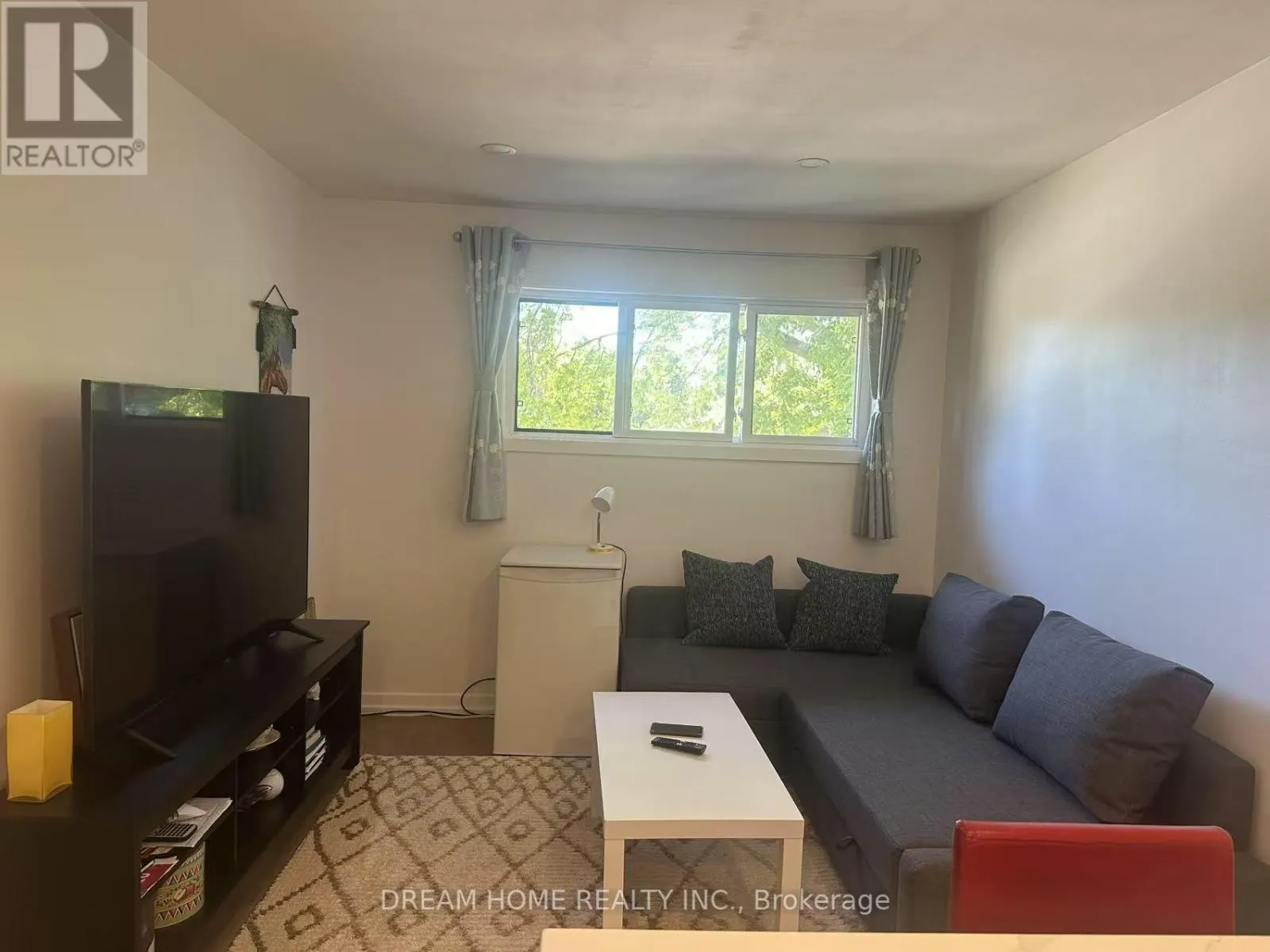 UPPER - 178 COLUMBIA DRIVE