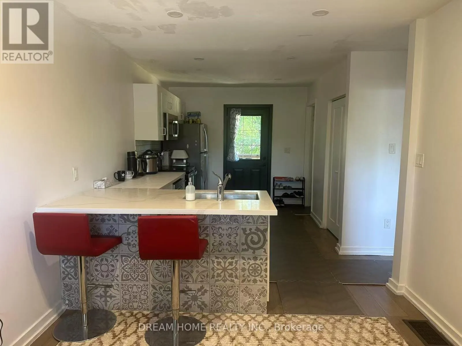 UPPER - 178 COLUMBIA DRIVE