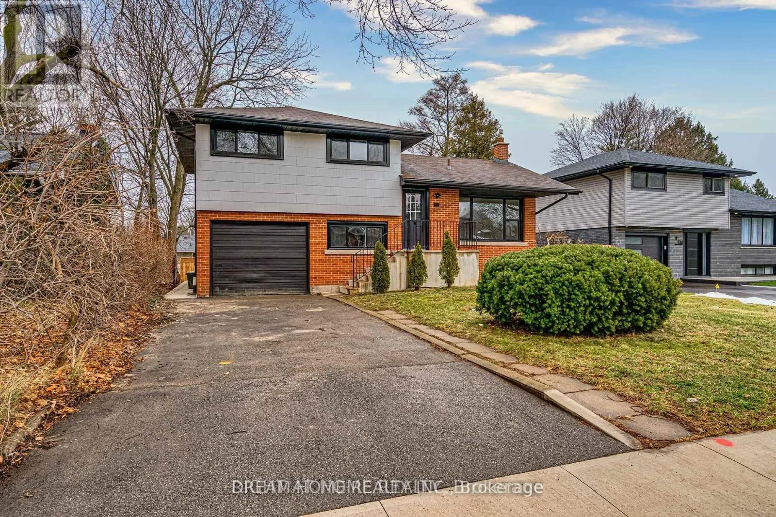 UPPER - 178 COLUMBIA DRIVE
