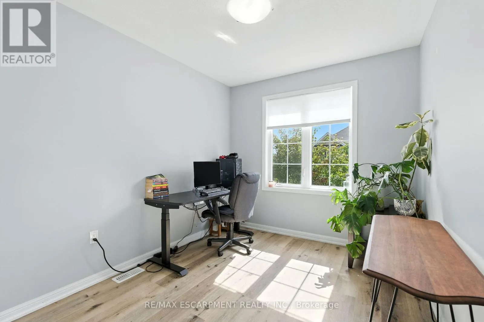 61 - 21 DIANA AVENUE