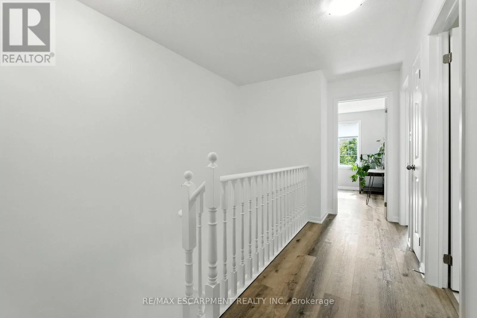 61 - 21 DIANA AVENUE