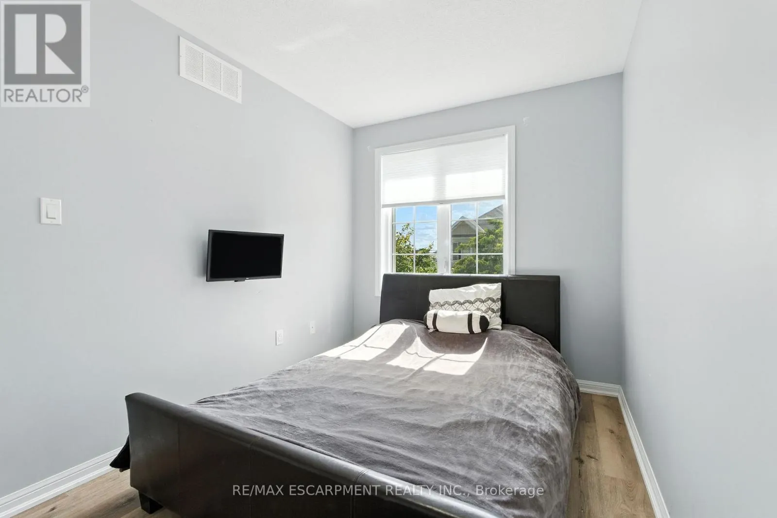 61 - 21 DIANA AVENUE