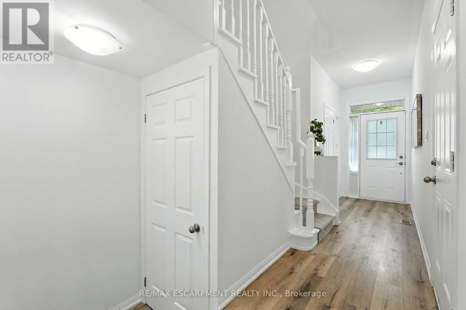 61 - 21 DIANA AVENUE