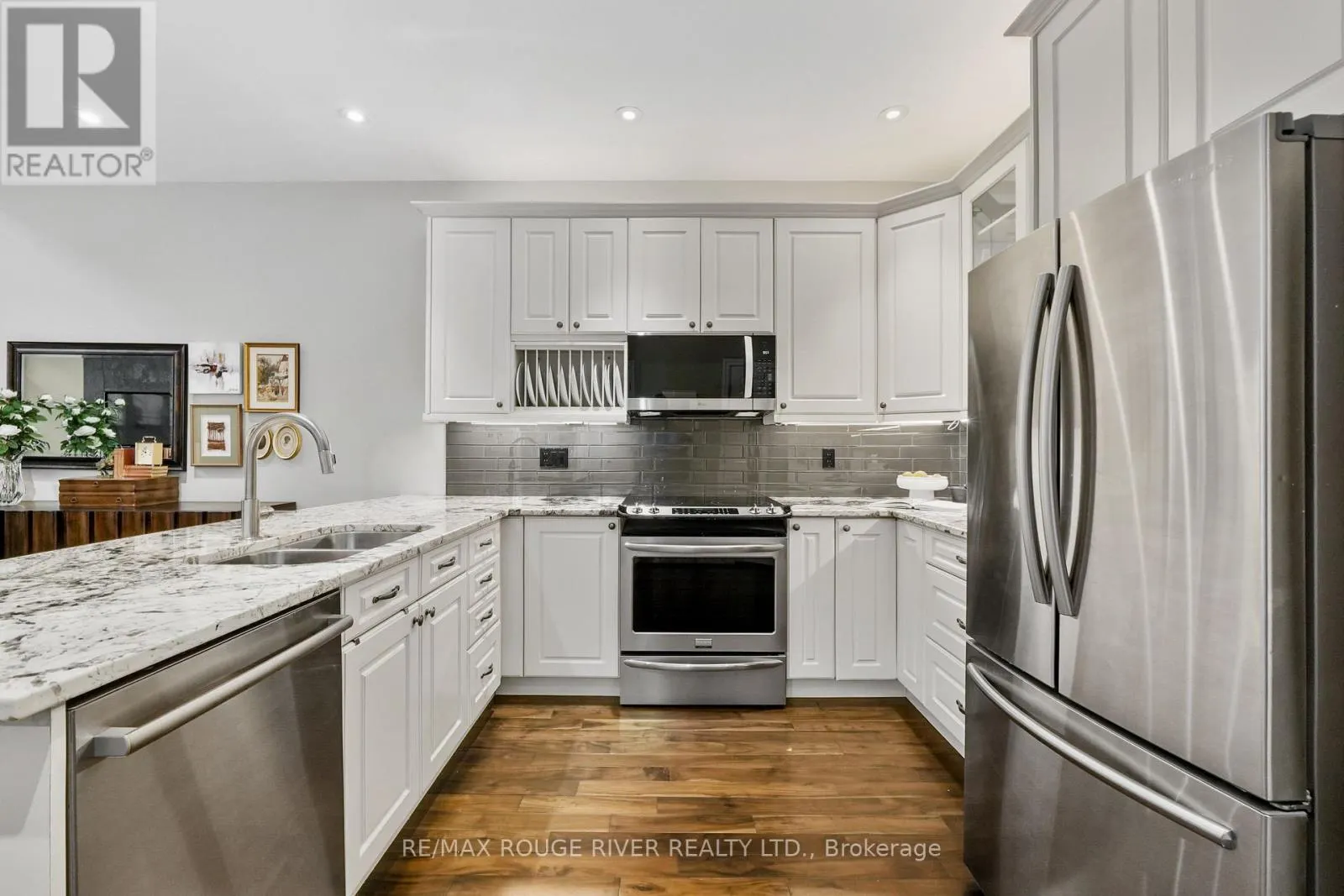 403 - 120 UNIVERSITY AVENUE E, #403