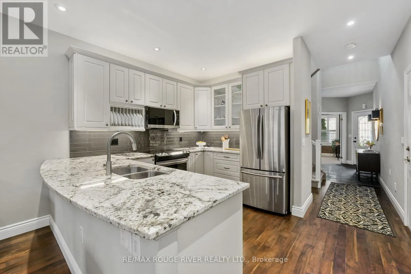 403 - 120 UNIVERSITY AVENUE E, #403