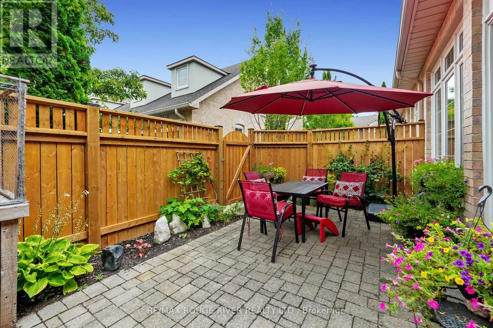 403 - 120 UNIVERSITY AVENUE E, #403