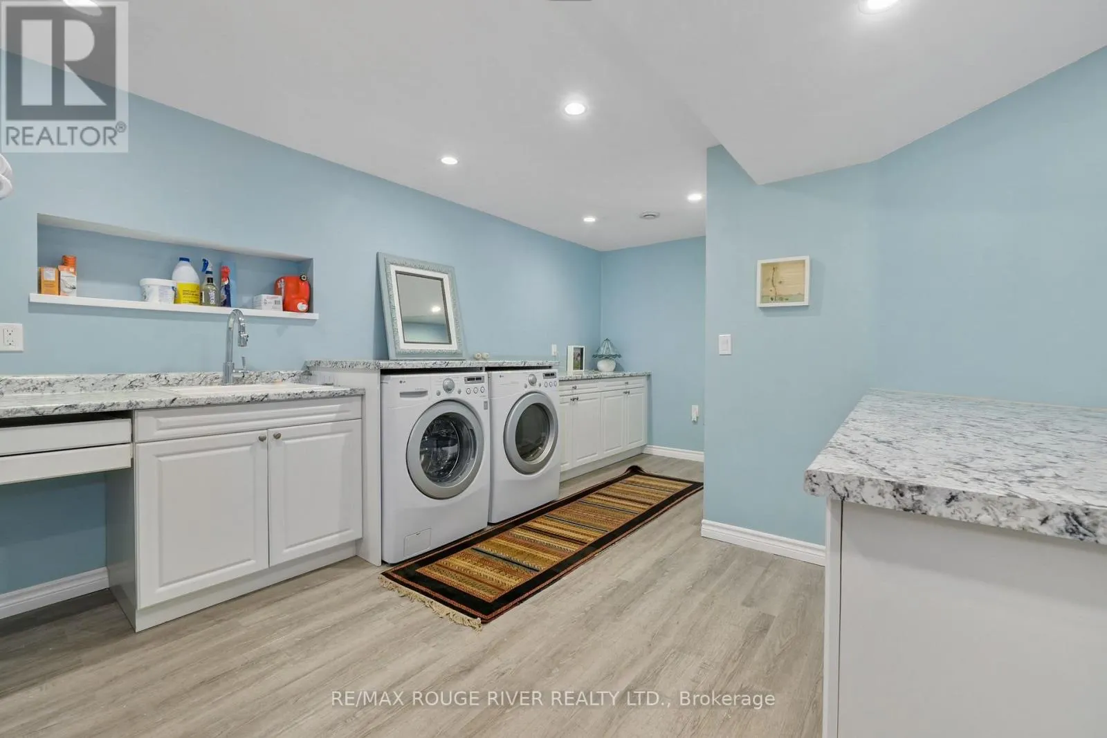 403 - 120 UNIVERSITY AVENUE E, #403