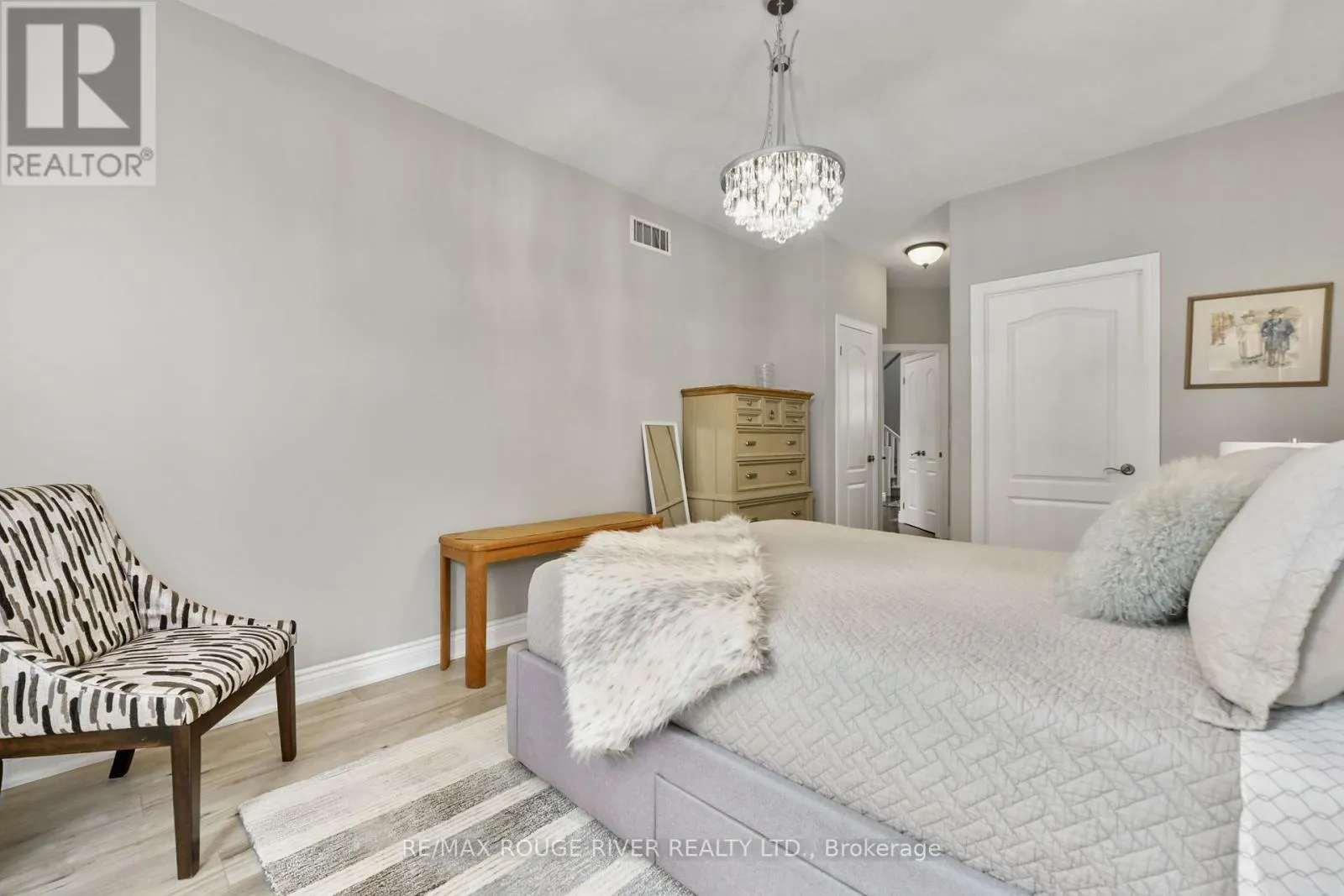 403 - 120 UNIVERSITY AVENUE E, #403