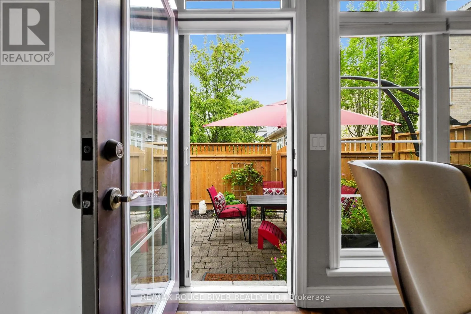 403 - 120 UNIVERSITY AVENUE E, #403