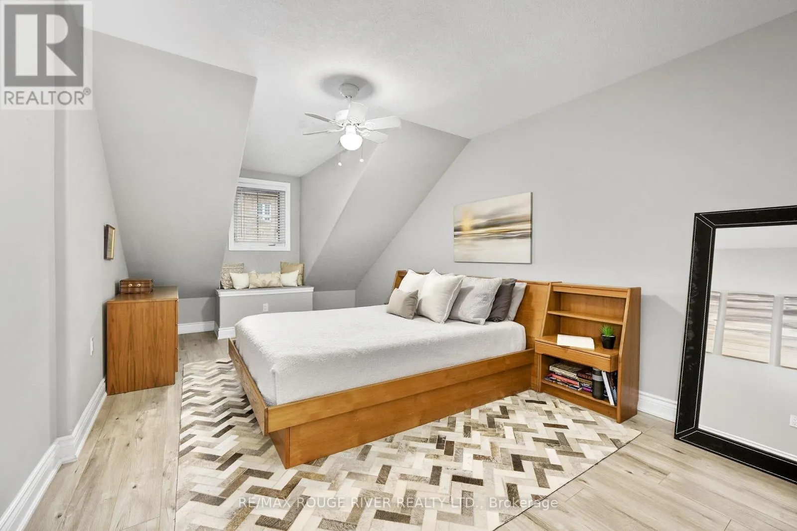 403 - 120 UNIVERSITY AVENUE E, #403